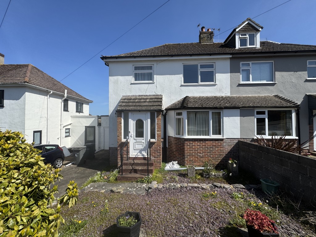 Lot: 44 - SEMI-DETACHED HOUSE FOR IMPROVEMENT - Front of the property
